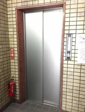 無三四堂ビルの外観