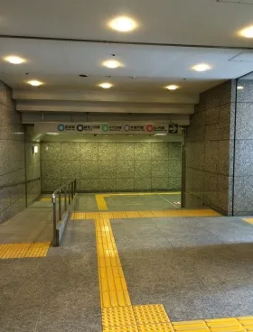 大手町ファーストスクエアウエストタワーの外観