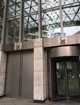 大手町ファーストスクエアウエストタワーの外観