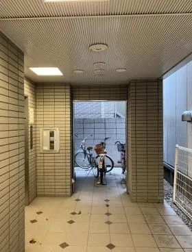 伸治ビルの外観