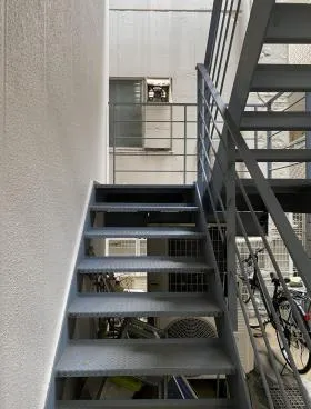 伸治ビルの外観