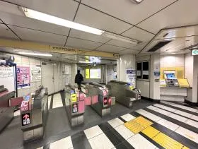 東京メトロ丸ノ内線「新宿御苑前駅」