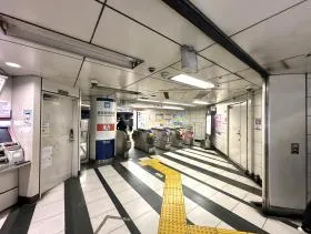 東京メトロ丸ノ内線「新宿御苑前駅」
