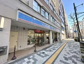 ローソンを通過、直進する