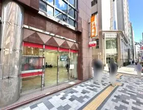 三菱UFJ銀行を通過、もう少し直進する