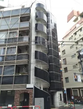 クレスト御苑ビルの外観