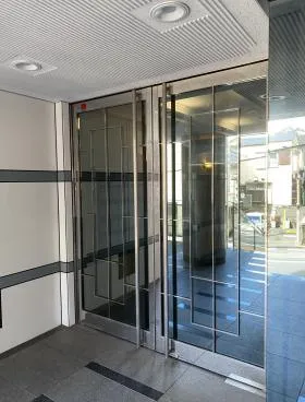 サントピア四谷ビルの外観