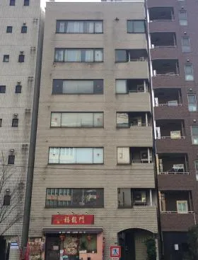 エステート絹ビルの外観