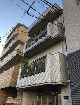 新井ビルの外観