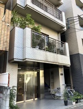 新井ビルの外観