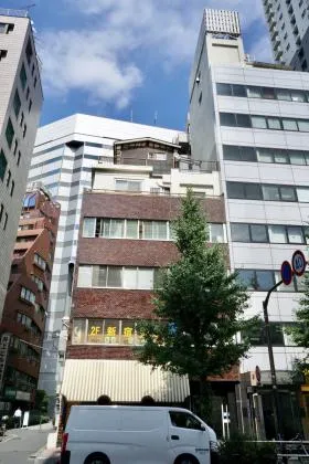 岡田ビルの外観