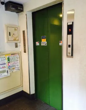会田西新宿ビルの外観