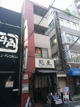 新宿プラスワンビルの外観