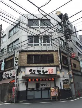 規格ビルの外観