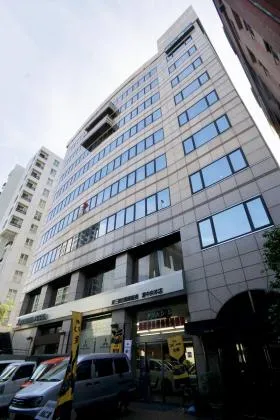 NAC港ビルの外観