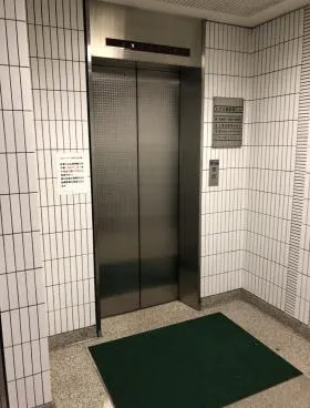 ミクラ西新宿ビルの外観