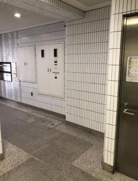 ミクラ西新宿ビルの外観