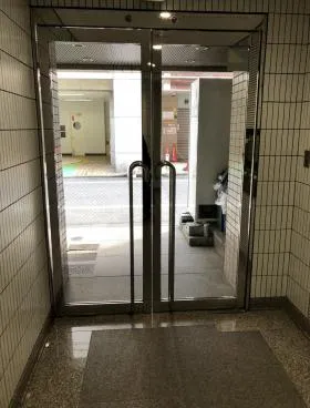 ミクラ西新宿ビルの外観