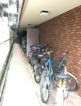NOVA西新宿ビルの外観