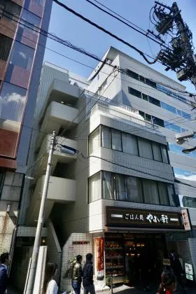西新宿成和ビルの外観
