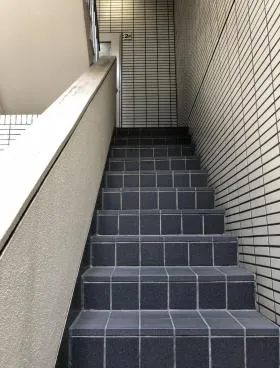 西新宿成和ビルの外観