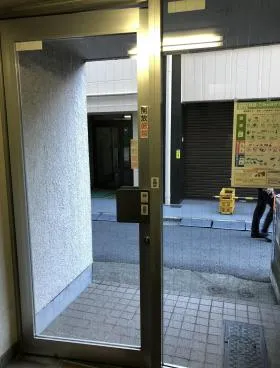 上野ビルの外観