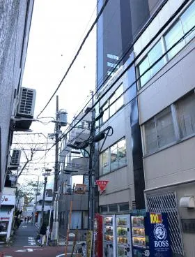 上野ビルの外観