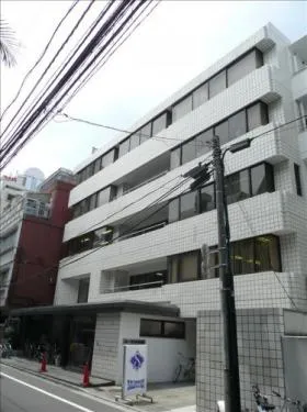 ストーク西新宿ビルの外観