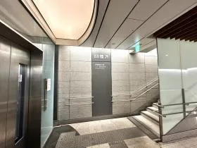 E8出入口を目指す