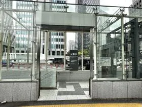 E8出入口（地上）