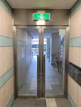 西新宿小林ビルの外観
