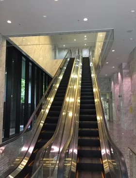 コンシェリア西新宿TOWER’S WESTの外観