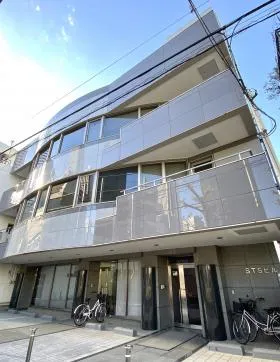 STSビルの外観
