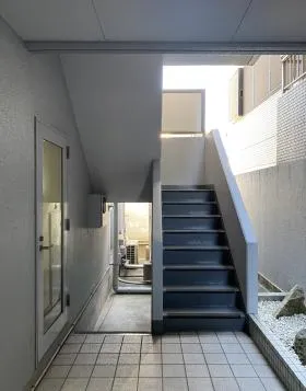 STSビルの外観