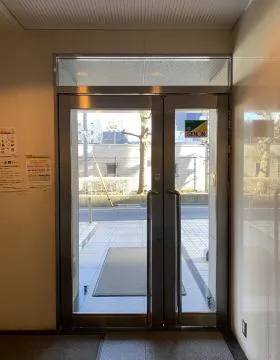 STSビルの外観