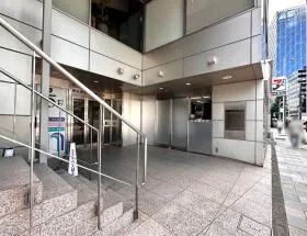 東京建物青山通り(旧:東信青山) ビルの外観