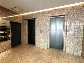 東京建物青山通り(旧:東信青山) ビルの外観