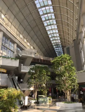 シーバンスN館ビルの外観