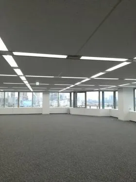 シーバンスN館ビルの外観