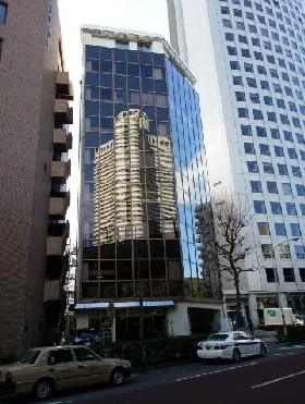 赤坂ライオンズビルの外観