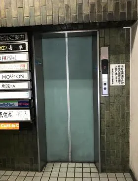 東新ビルの外観