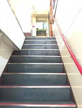 ヒューリック新宿三丁目ビルの外観