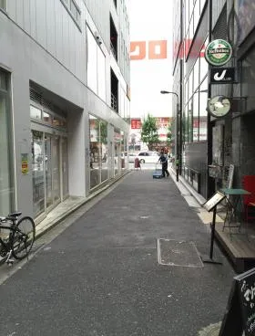 ヒューリック新宿三丁目ビルの外観