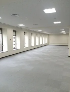 近三ビルの外観