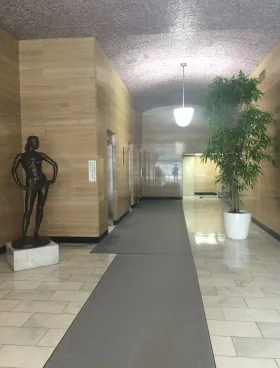 近三ビルの外観