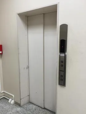静銀ビルの外観