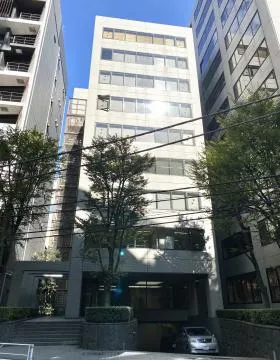 祐真本館ビルの外観