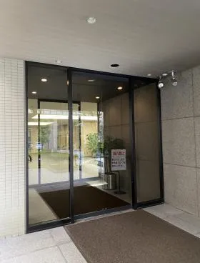 祐真本館ビルの外観