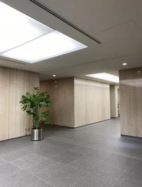 祐真本館ビルの外観