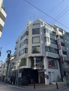 TOMビルの外観